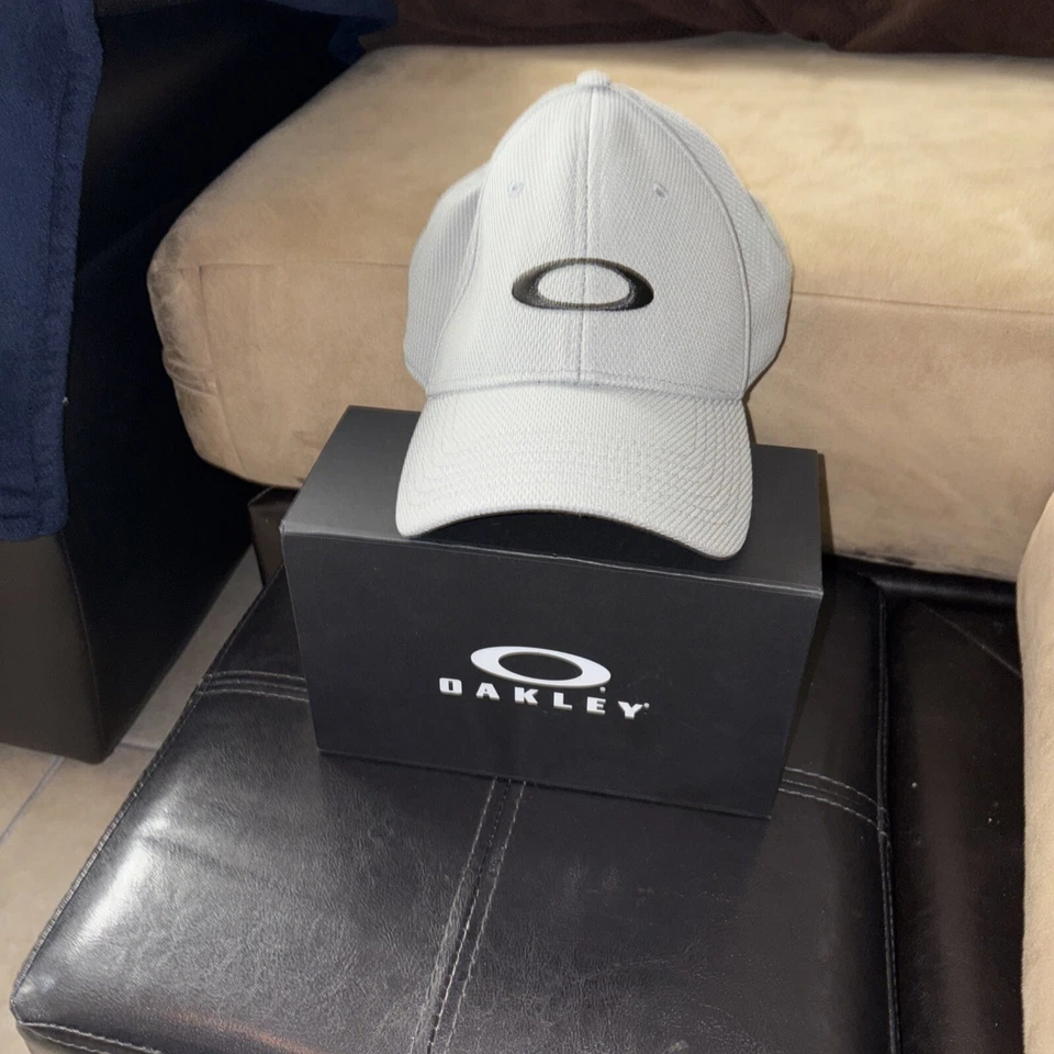 OAKLEY Men's Golf Ellipse Adjustable Golf Sport Hat/Cap Gray - Image 3 of 4