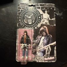 SUPER7 MUSIC THE RAMONES JOHNNY RAMONE HEY HO RED SHIRT REACTION NEW