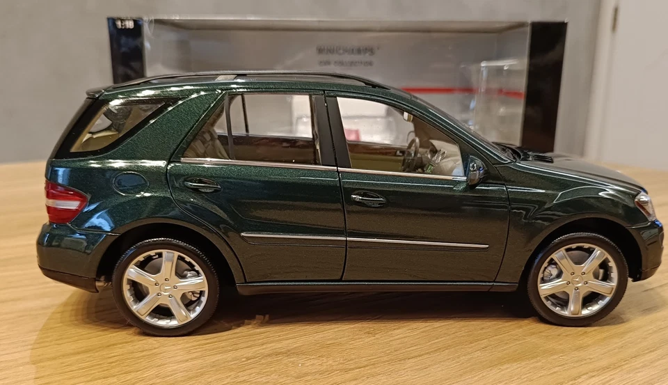 MINICHAMPS - MERCEDES BENZ ML - W164  2005 - 1:18 GREEN MET. - #081253 - RARE! - Immagine 3 di 4