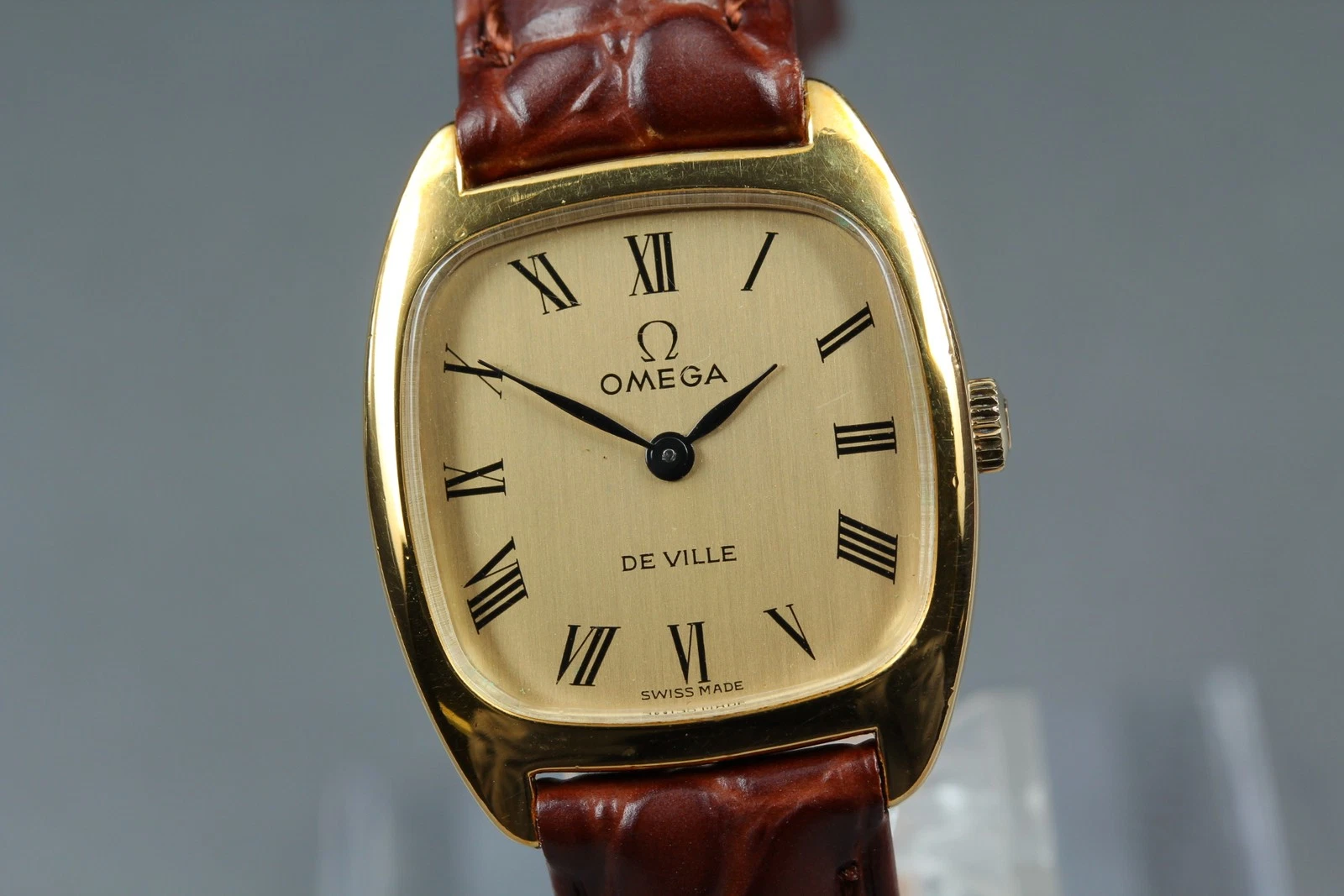 Omega — Vintage 1975 *N MINT* OMEGA De Ville Cal.625 Gold Roman Dial Wiomens Watch JAPAN
