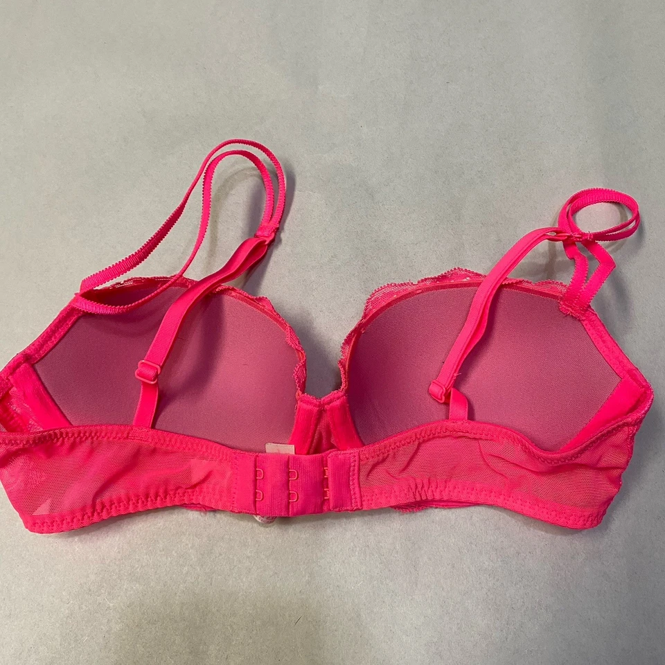 Victoria’s Secret & Gap Body Bras 32B Lot of 4 Date Push Up Favorite T-Shirt Y2K - Image 3 of 4