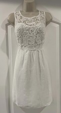 Widira White Size M Lace Semi Sheer Shoulder Sleeveless Zip Party Dress