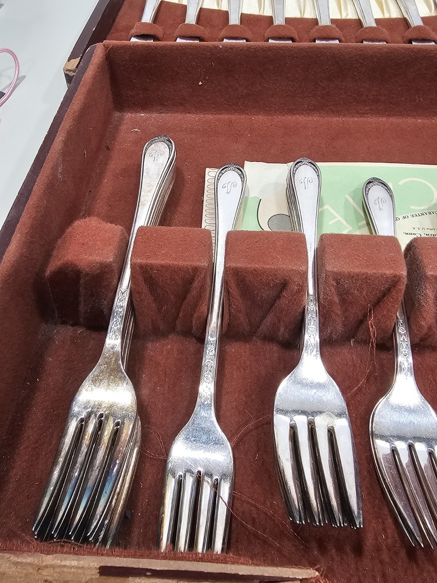 Roger Bros 1847 Rogers Bros. Heritage Pattern Silver Plate