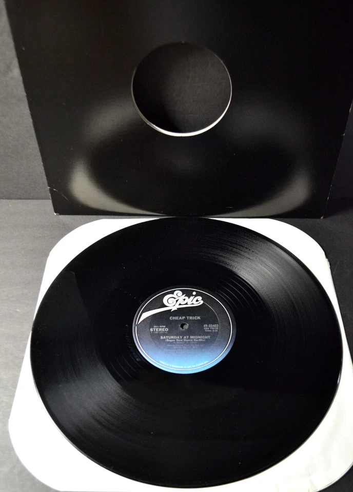 1982 Cheap Trick "Saturday At Midnight" 12" 33 RPM Sgl 1st Press EPIC 49-03402 Foto 2 de 4