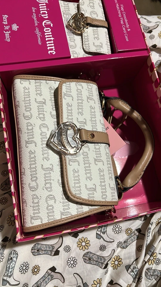 Juego de 2 muñequeras y tarjeteros JUICY COUTURE. Nuevo con caja Foto 3 de 4