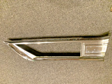 70 71 72 OLDSMOBILE CUTLASS ORIGINAL GM LEFT FRONT FENDER MARKER LIGHT BEZEL