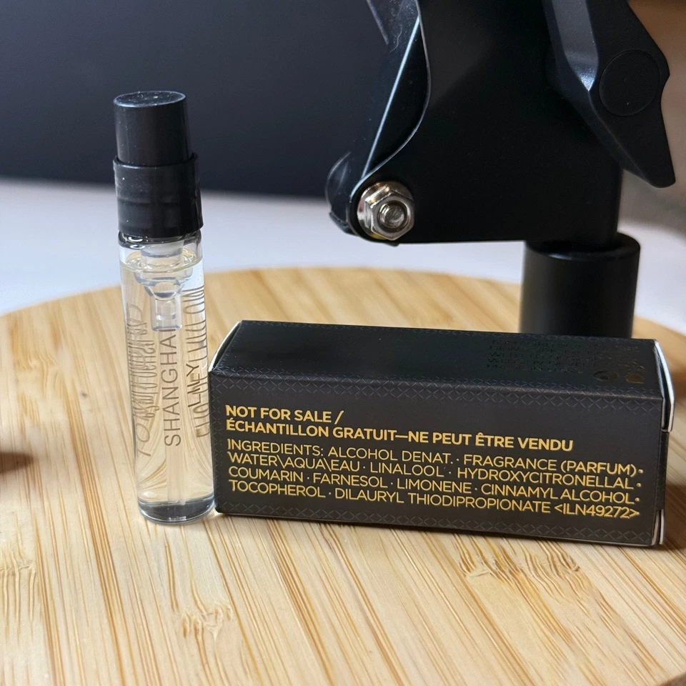 Tom Ford Shanghai Lily Eau de Parfum Vaporizador Spray Muestra Vial 2 ml 07 Fl Oz Foto 2 de 3