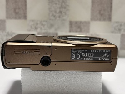 Ricoh R10 10.0 MP Wide Angle 7.1x Compact digital Camera - Brown