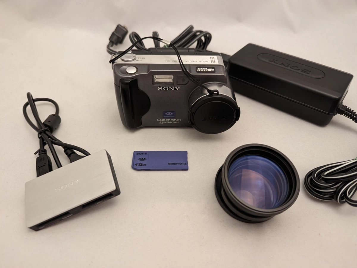 Sony Cybershot DSC-S30 Retro Digital Camera + 32MB Card + Reader + Zoom Lens Sony Cybershot DSC-S30 Retro Digital Camera + 32MB Card + Reader + Zoom Lens