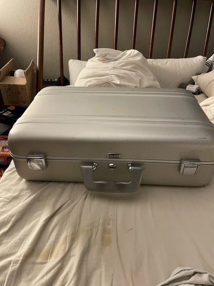 50's  Vintage Zero Halliburton Aircraft Aluminum Brief/Attache Case E4-SI - Image 2 of 4