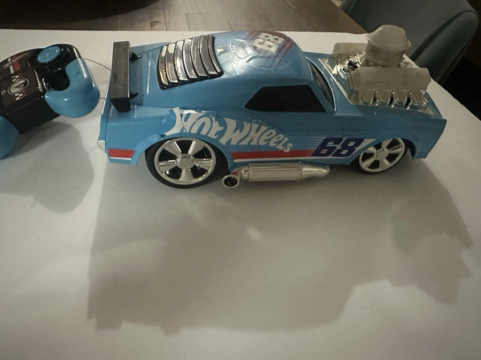 Автомобиль с радио пультом дистанционного управления Hot Wheels Lights and Sounds синий 68 - Изображение 2 из 4