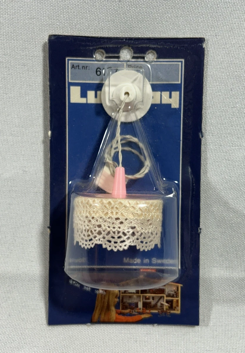 Lampadario In Miniatura Scala 1:12 Per Casa Delle Bambole – 4 Luci LED, Dorato, Alimentato A Batteria - 2
