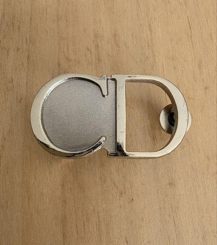 Authentique boucle logo CD Christian Dior métal argenté seulement 1,5 cm accessoire