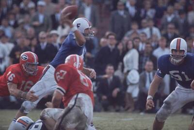 Florida QB Steve Spurrier in action vs Georgia Gainesville FL 11 5- Old Photo