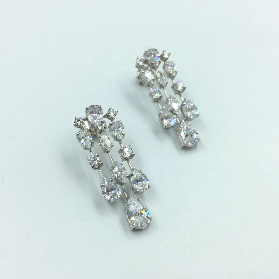 Pendientes colgantes colgantes de lujo de zafiro brillante simulado blanco en plata 935 para mujer Foto 3 de 4