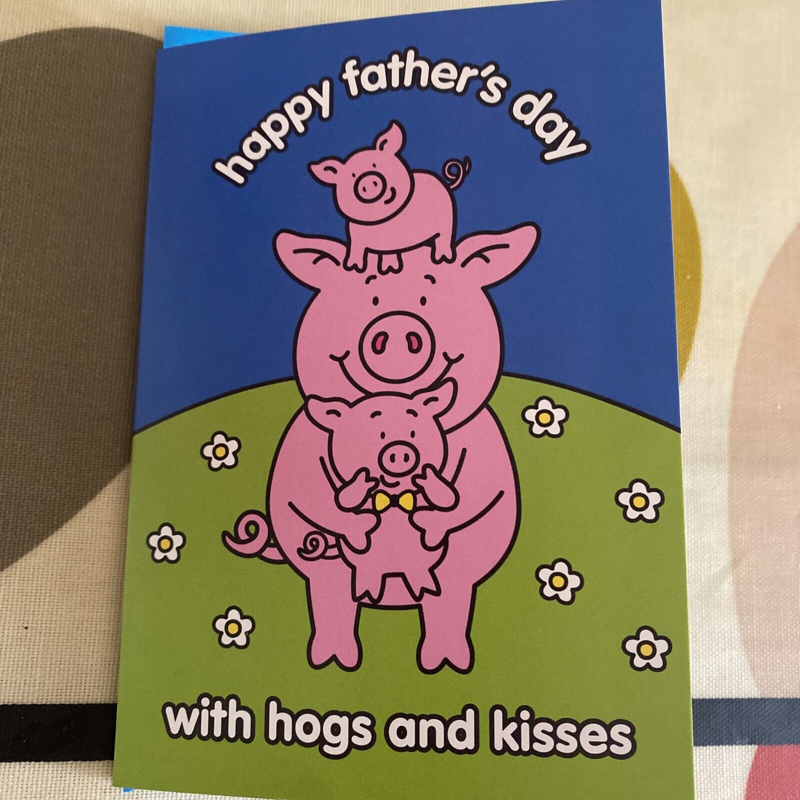 Feliz día padres con cerdos y besos Percy cerdo