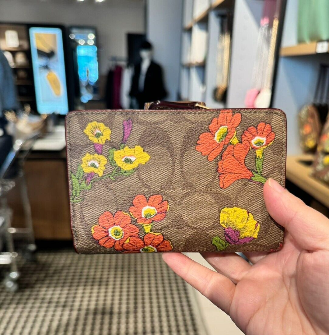 COACH Medium Corner Zip Wallet In Signature Canvas With Floral Print CR935  NWT