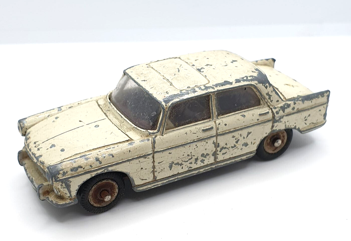 Dinky Toys France N°553 - Peugeot 404 Vert Pâle (échelle 1:43) - Rare, Zamac, Fabric Françe