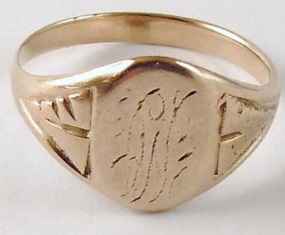 100% Genuine Vintage 9k Solid Yellow Gold Signet Ring. Size USA 9 100% Genuine Vintage 9k Solid Yellow Gold Signet Ring. Size USA 9