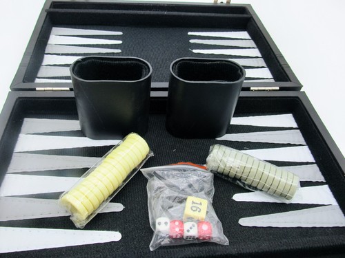 Collector's Edition Backgammon - Cardinal - Leatherette Case - Stitched Felt - Picture 3 of 6