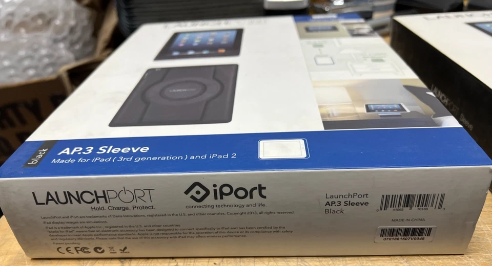 iPort LaunchPort AP.3 Sleeve Black for iPad (3rd Gen) & iPad 2 - Image 2 of 2