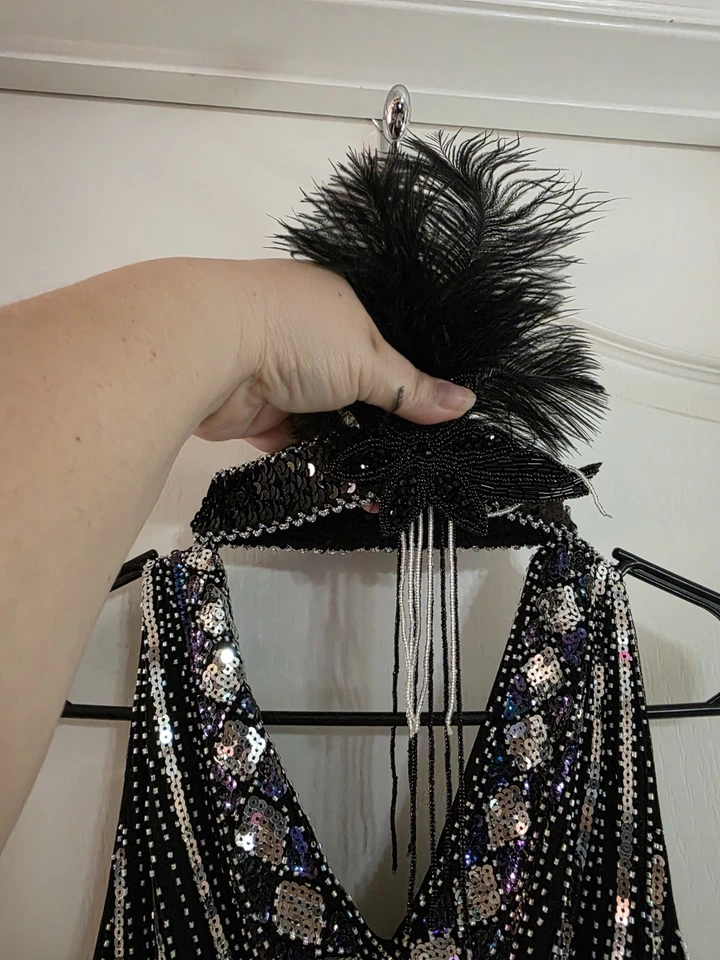 Vestir Halloween Flapper secuencia negra y plateada con accesorios Foto 3 de 4