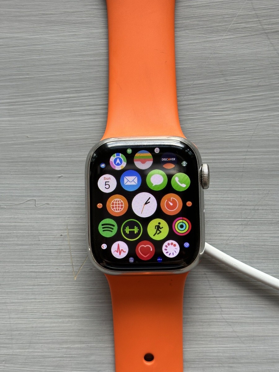 Apple Watch Hermès GPS + Cellular, 41mm Silver Stainless Apple Watch Hermès GPS + Cellular, 41mm Silver Stainless