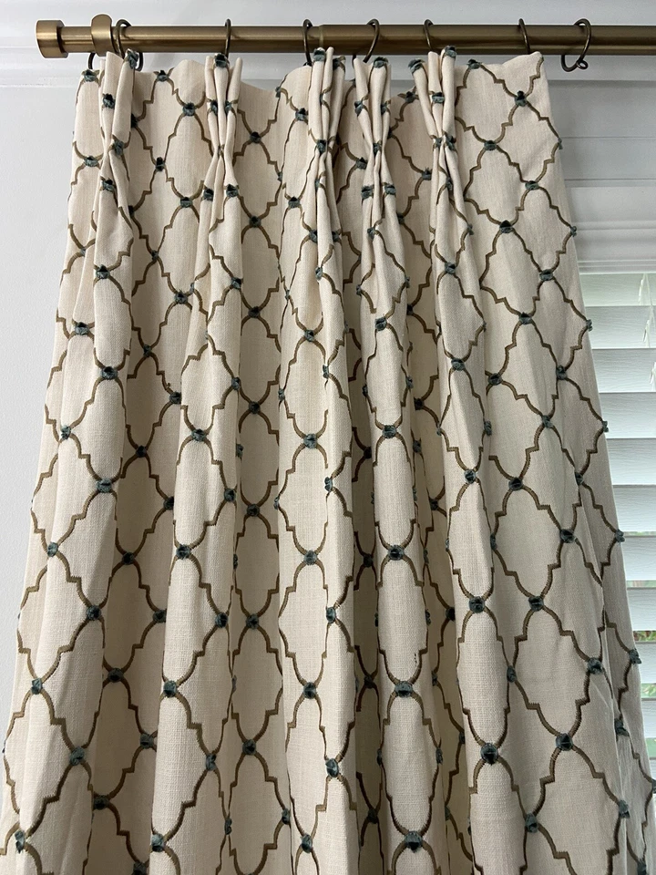 "Cortinas decorativas plisadas personalizadas enrejadas bordadas Artemis Highland Court 88,5""" Foto 2 de 4