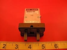 SMC MHQG2-16D Pneumatic Gripper Air Cylinder 15-85 psi MHQG216D New Nnb