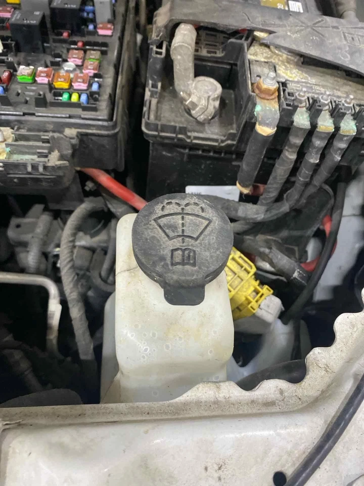 Windshield Washer Fluid Bottle Reservoir Tank CHEVY COLORADO 15 16 17 - Изображение 2 из 4