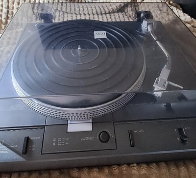 AKAI  AP-D30C Plattenspieler Schallplattenspieler Chinch-Anschlüsse