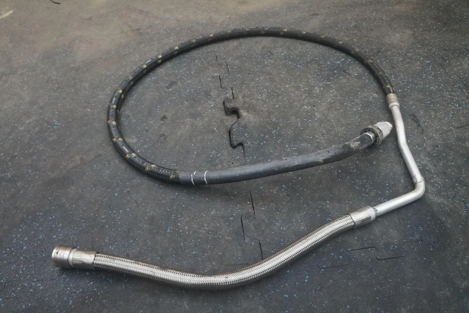 Оригинальный трубопровод шланга подачи масляного радиатора 70001897 для Ferrari California 2010 - Изображение 2 из 4