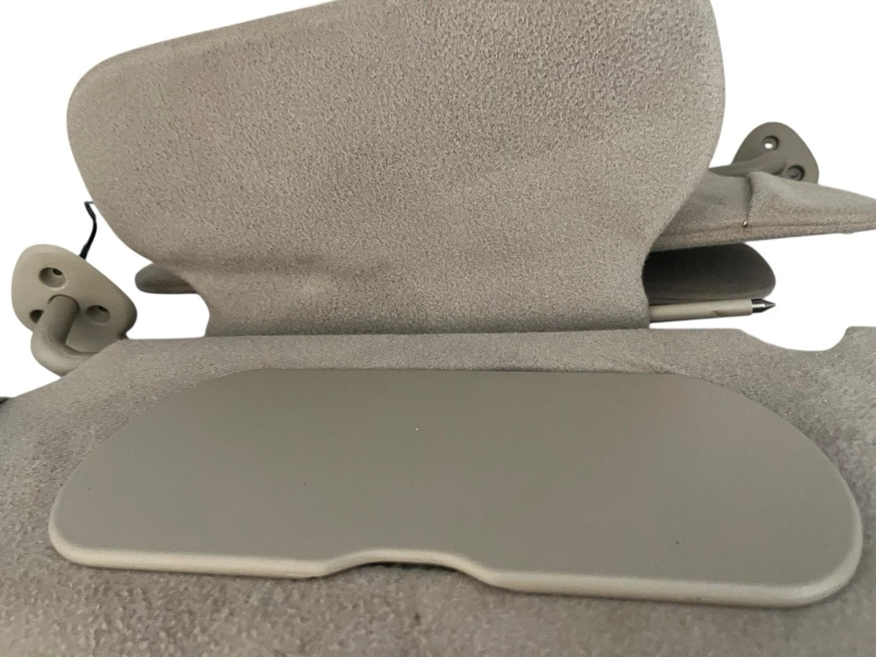 Juego de 2 parasoles Cadillac DeVille 2000-2005 OEM con luces atenuadoras Foto 4 de 4