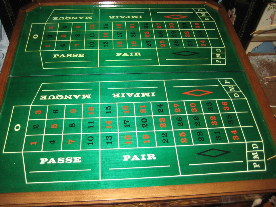 Mesa de juego Notturno Intarsio Sorrento Italia madera con incrustaciones 50+ años A+++TESORO Foto 3 de 4