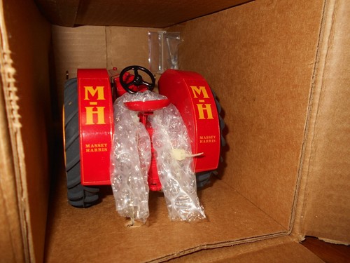 Vintage 1990 SpecCast 1:16 Massey Harris Pacemaker Tractor, #2692, LE/SE, NIB - Picture 7 of 13
