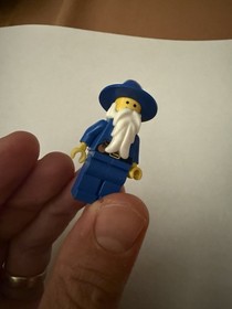 Lego Majisto Wizard has Cape 1736 1746 2891 Dragon Knight Castle Minifigure MJ34
