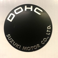 Suzuki GS 550 Anni 77/80 Emblema carter motore diametro 8 argento 68235-47100