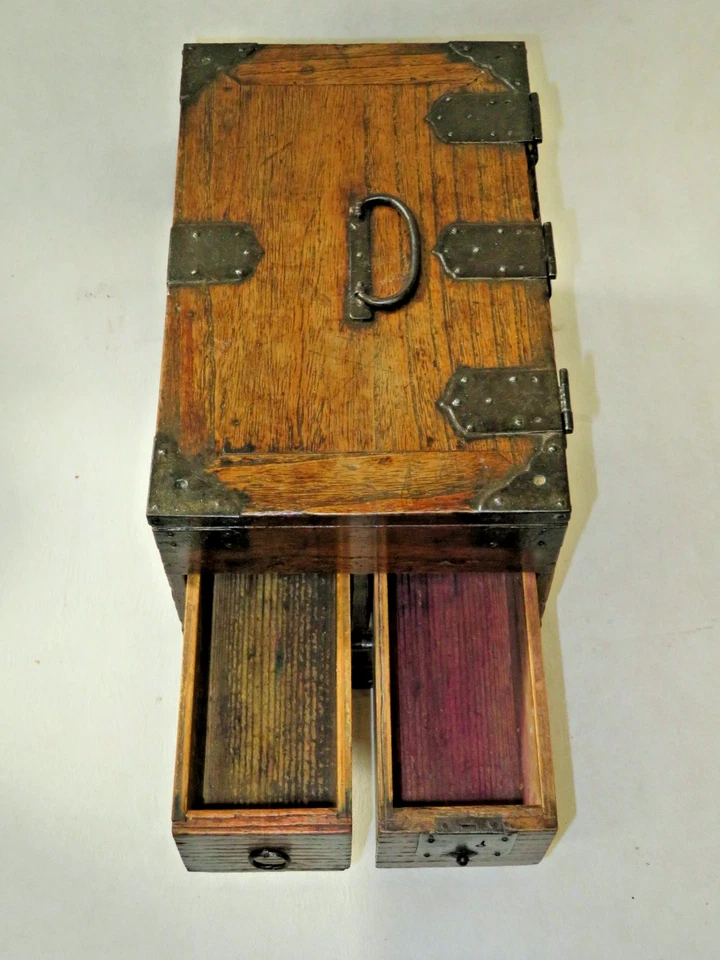 Antiguo cofre de herramientas de caligrafía Tansu japonés de madera de 12" con herrajes de hierro forjado Foto 3 de 4