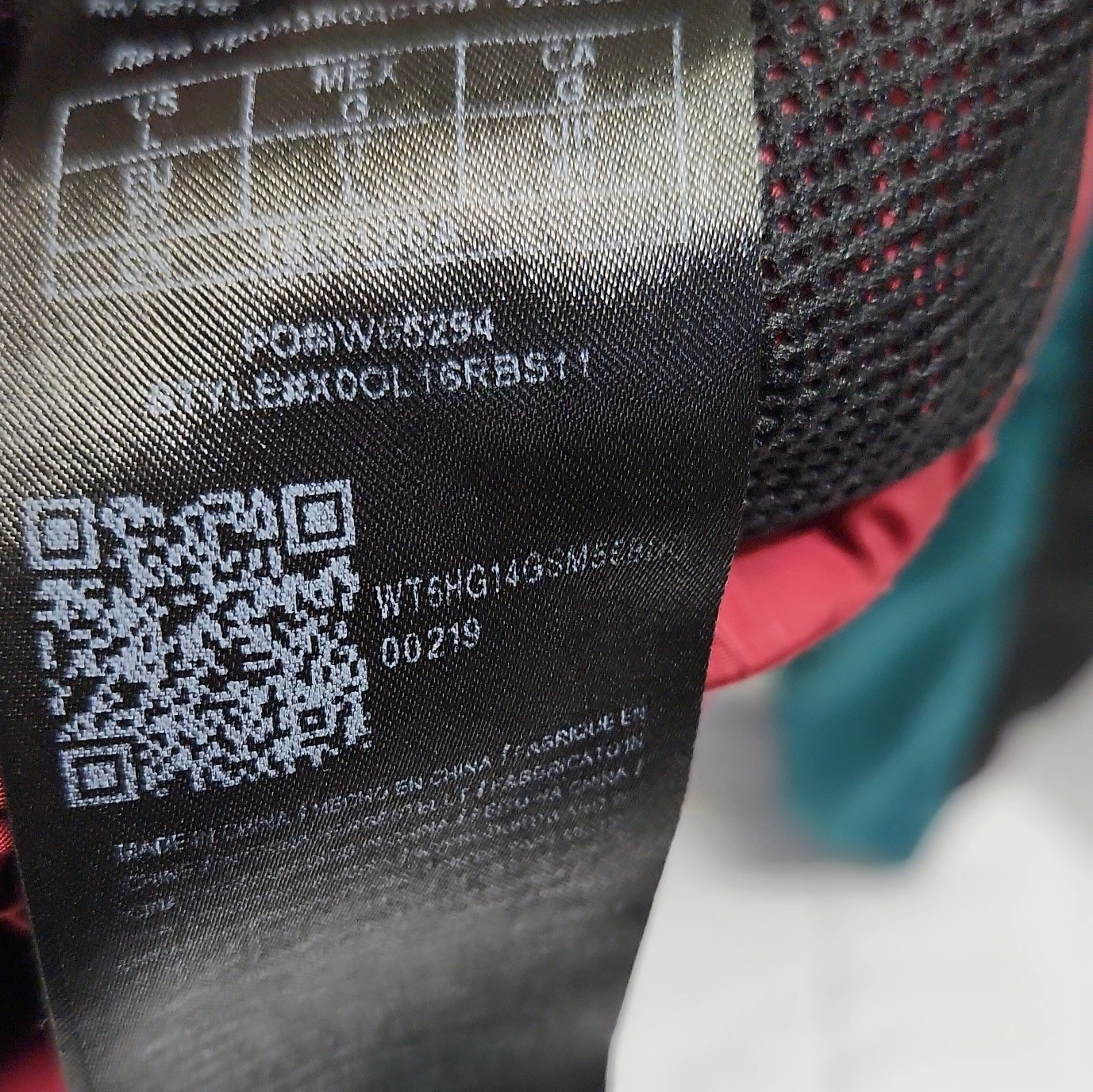 GUESS Los Angeles Men’s L Colorblock Hooded Full Zip Windbreaker Black/Teal/Red - product detail image 5