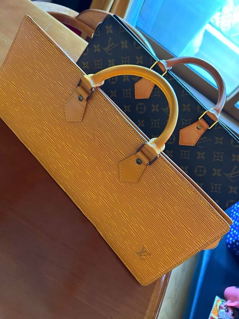Auth Louis Vuitton Sac Triangle Hand Bag Epi M52099 LV Yellow from