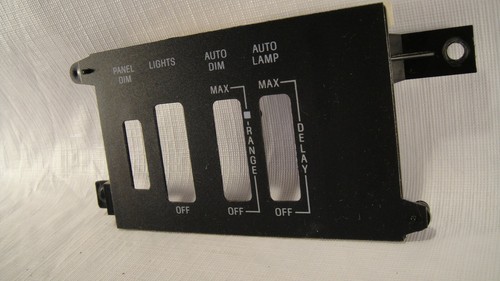 1984-1986 LINCOLN MARK VII HEADLIGHT PANEL DIM CONTROL SWITCH BEZEL - Picture 4 of 7