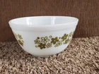 PYREX 402 Crazy Daisy Spring Blossom Green on White 1.5QT Casserole Dish (N)