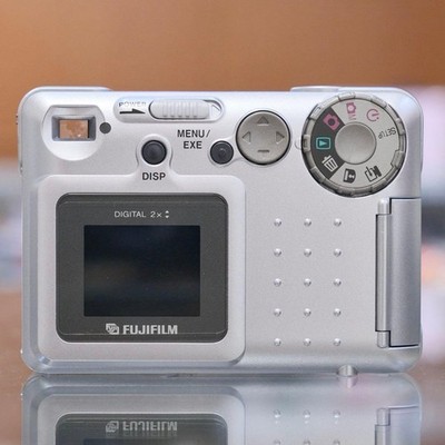 FUJIFILM FinePix 1200 Compact Digital Camera Tested Excellent