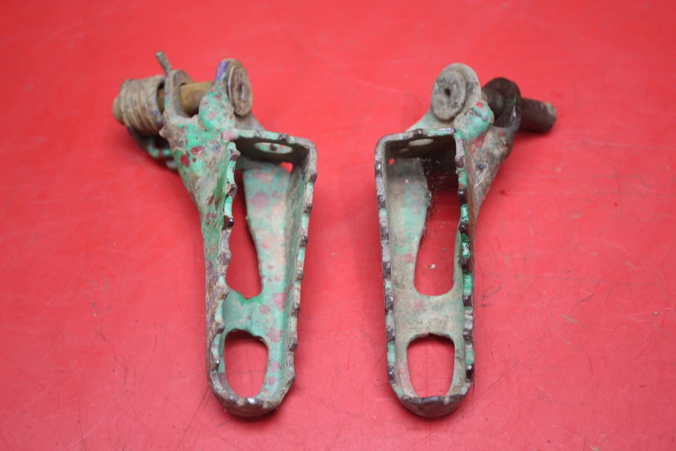 Honda CR80R 1994 reposapiés izquierdo derecho clavijas Foto 3 de 4