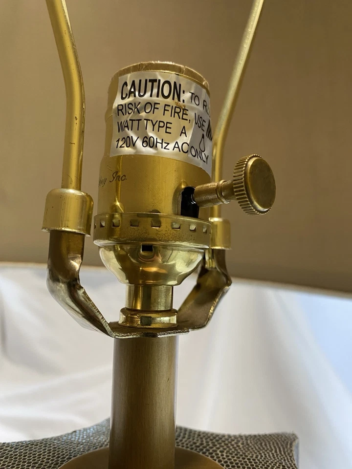 Lámpara de mesa Robert Abbey marrón piel de serpiente latón vintage pantalla de barril borde verde Foto 4 de 4