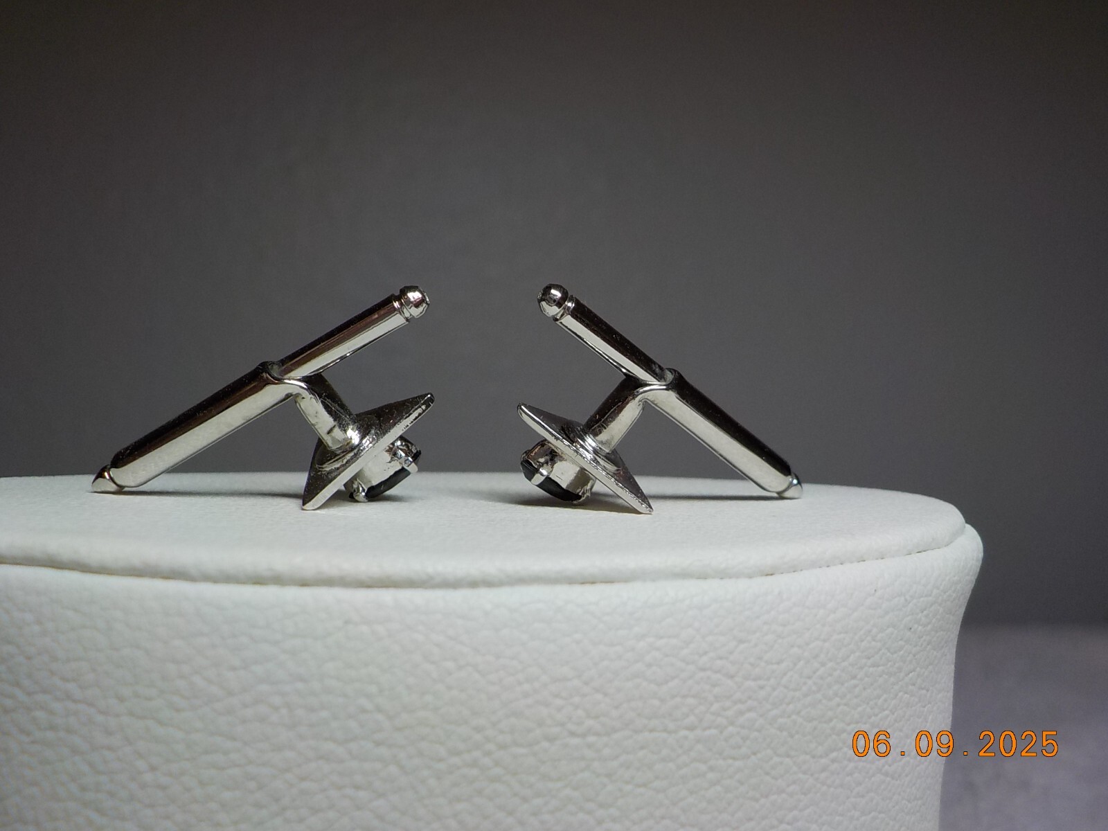 SILVERTONE PUSH SPRING CUFFLINKS WITH PRONGSET BL… - image 6