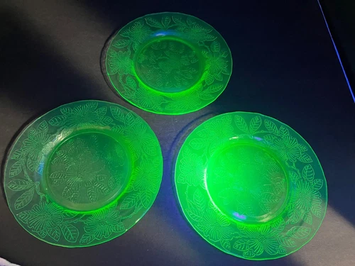 Lot of 3 Vintage MacBeth-Evans Green/Uranium Depression Glass Dogwood"plates 8”