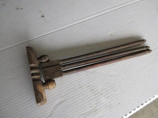 Vintage 3 Arm Rustic Wooden Wall Mounted Towel Drying Rack