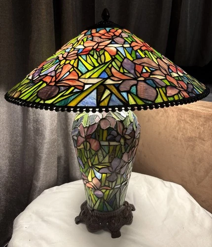 Tiffany Style Art Nouveau "Iris Garden" Leaded Glass Table Lamp Lit Base