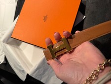 Hermés Damengürtel in braun mit goldener Schnalle in originalem Karton  Luxus